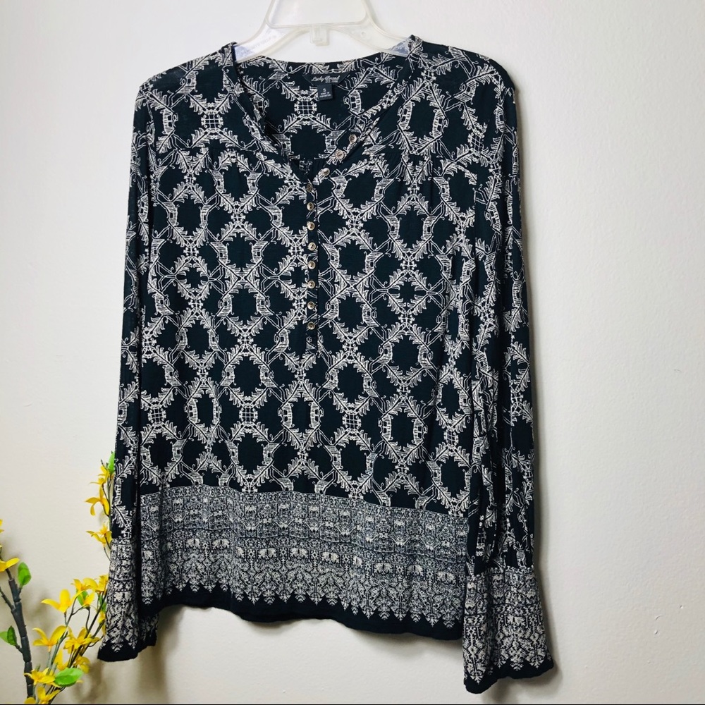 Lucky brand black/white button on long sleeves